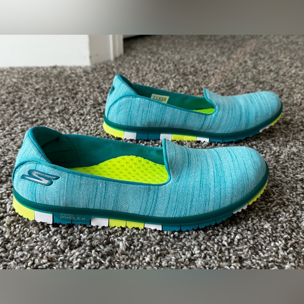 NWOT Skechers Go Flex Walk Goga Mat Slip On Shoes Blue Size 9